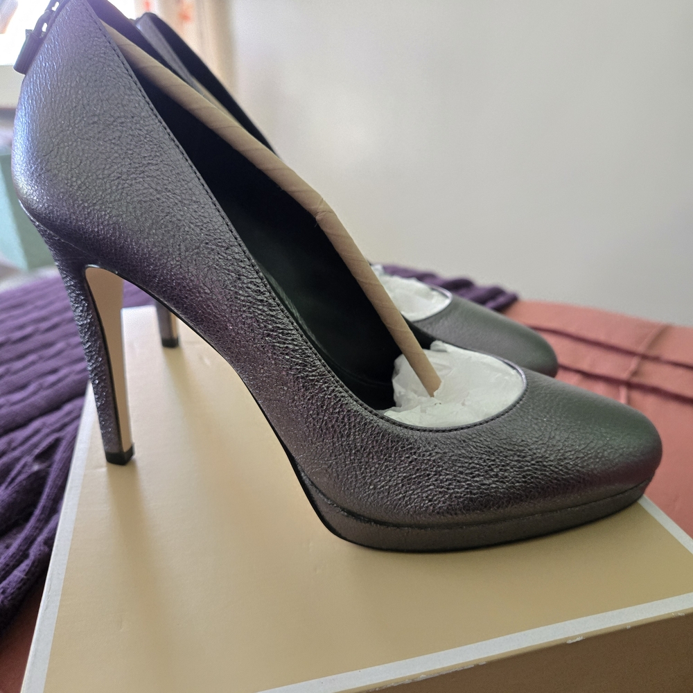Michael Kors Metallic Grey Stiletto Pumps Size 9
